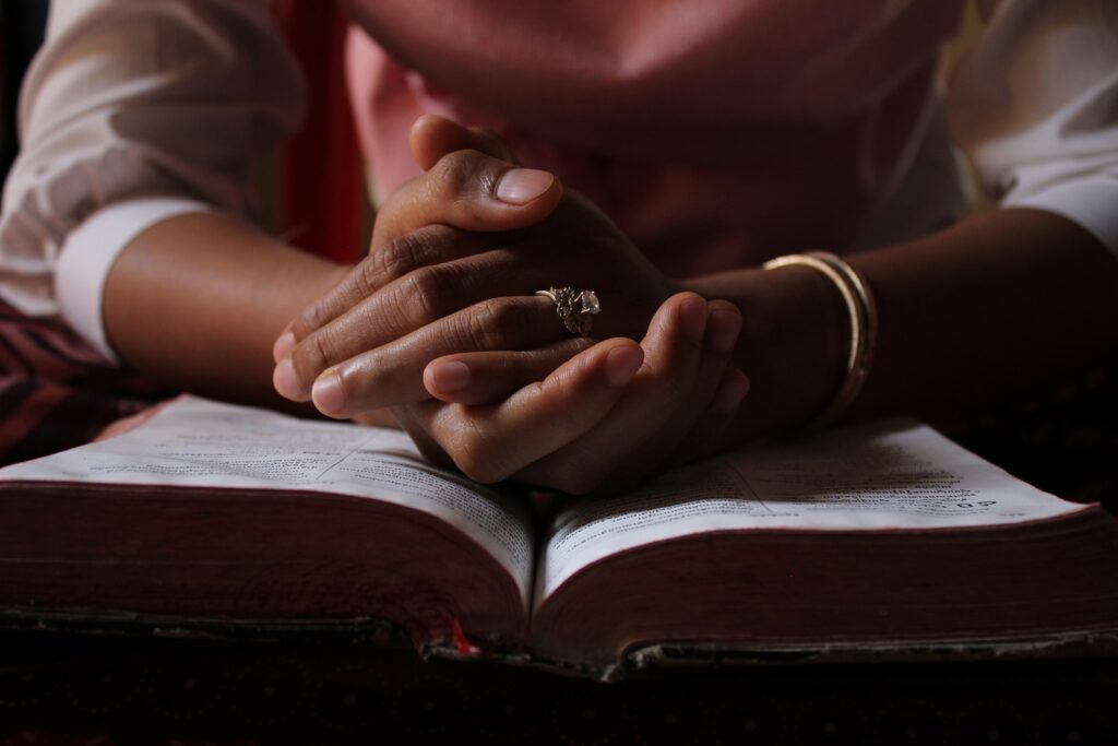 praying-5406270_1920